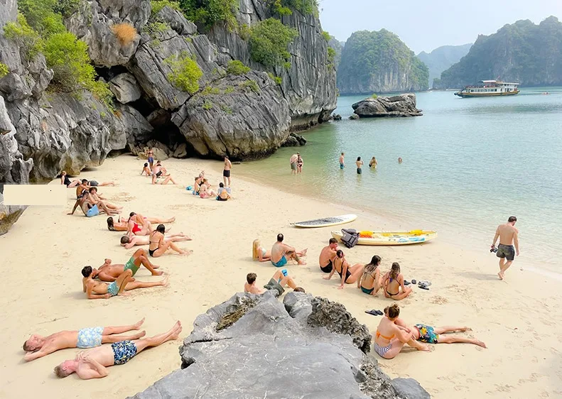 Lan-ha-bay-cruise-from-cat-ba-1