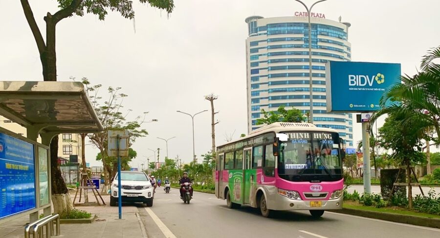 xe-bus-16-hai-phong-pha-dong-bai