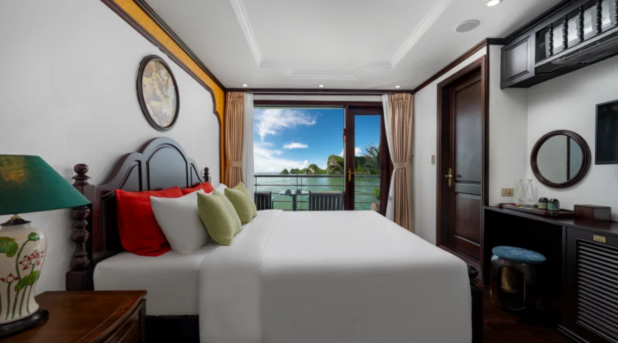 Executive-balcony-King-bed-2